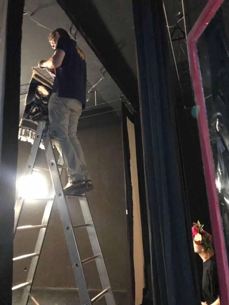 За лаштунками 1