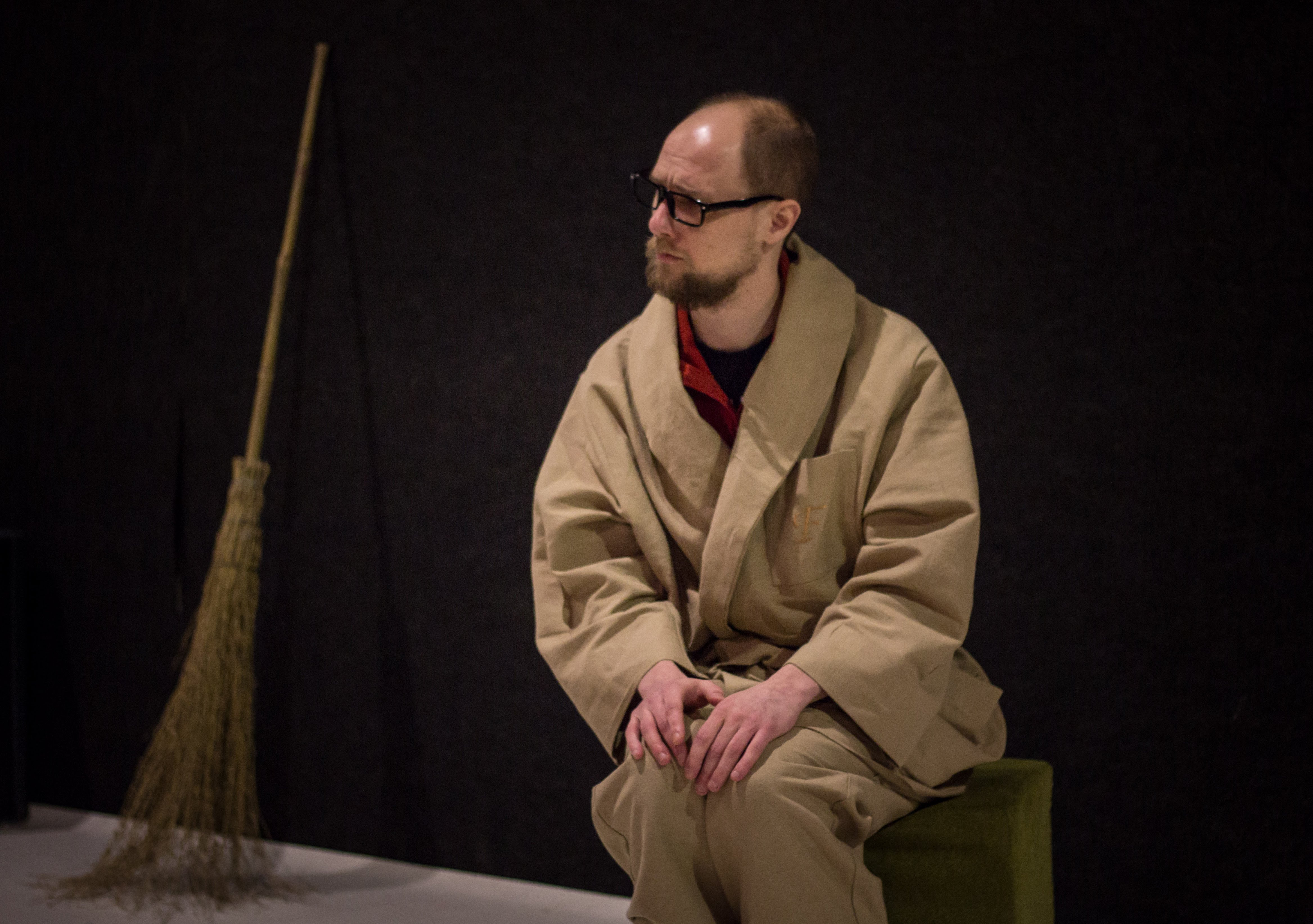 За лаштунками 23