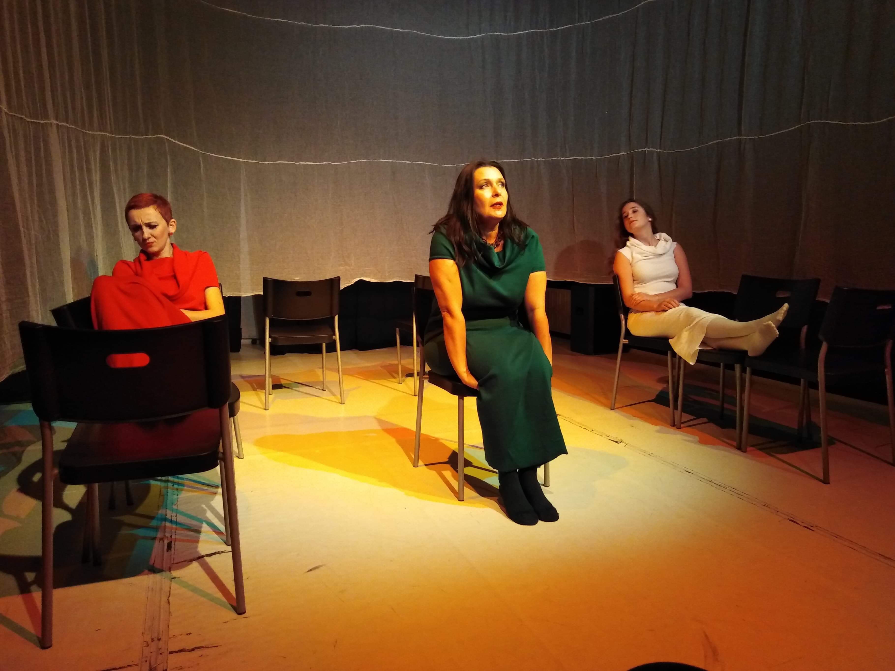 З вистави 19